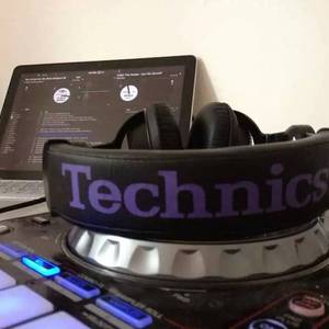 男模同志露屁股
